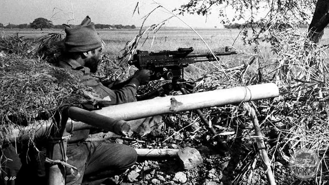 Freedom fighter 1971 Bangladesh with LMG